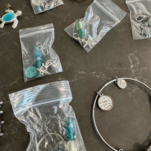 Fun combo of beachy sea turtle theme jewelry items and more - Picture 4 of 6